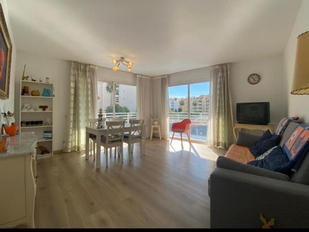 Apartamentos Ch Salou Rum bild